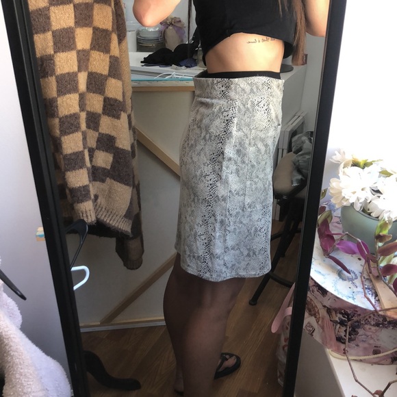 🐍🖤Alice Blue Rattlesnake Print Skirt - Picture 9 of 11